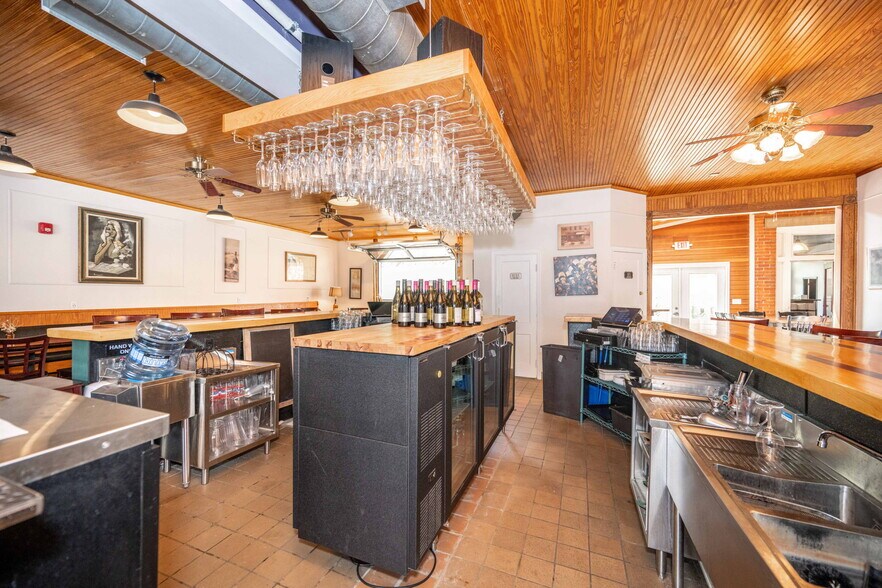 More Photos Of 2015 Madison rd, Cincinnati Storefront Retail Residential For Lease