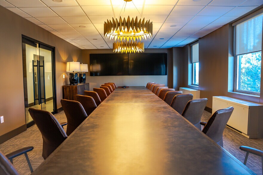 More Photos Of 104 Maxwell Ave, Greenwood Office For Lease