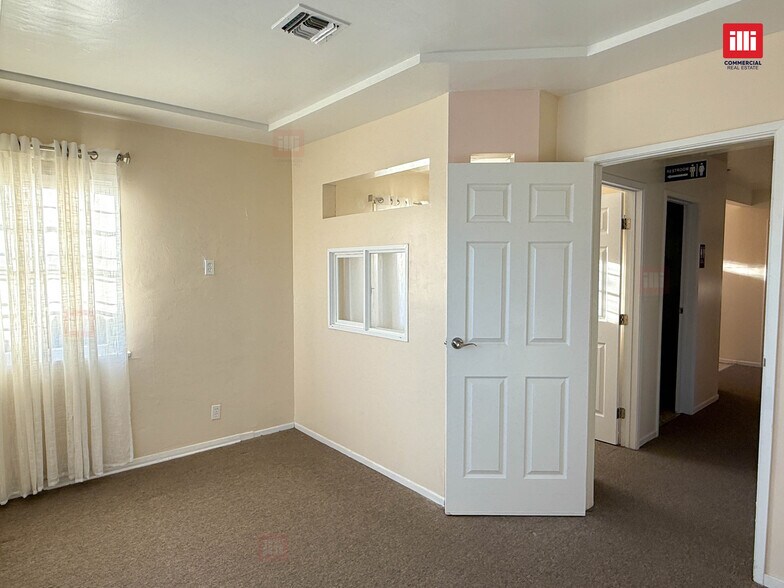 More Photos Of 107 W Fairview Blvd, Inglewood Medical For Lease