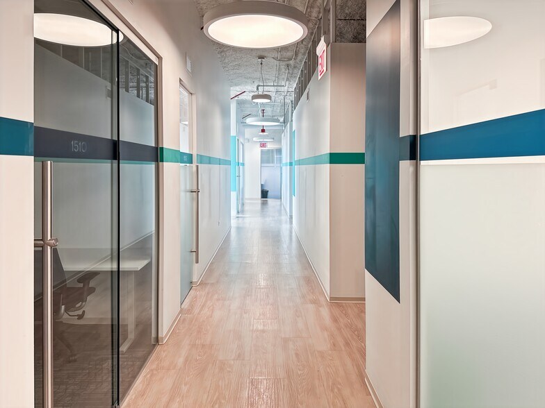 More Photos Of 1 N State St, Chicago Coworking Space