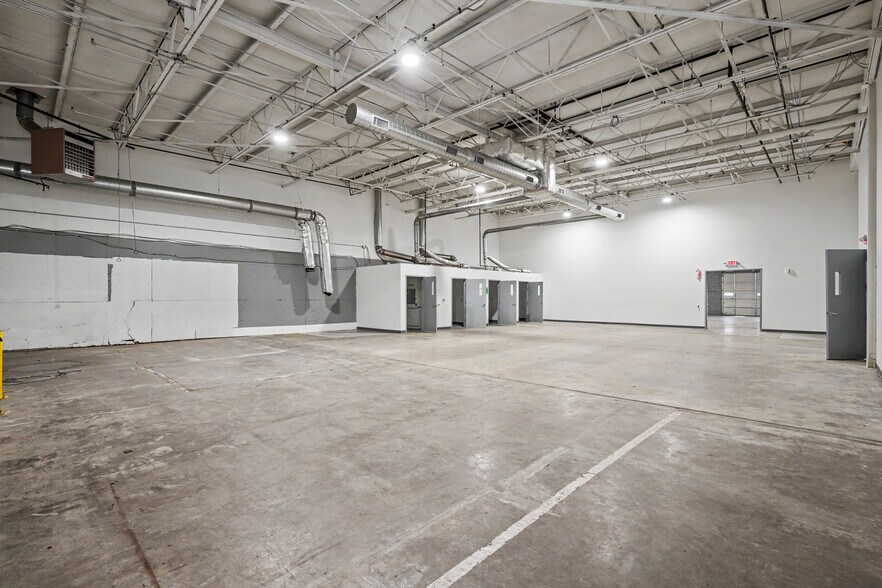 More Photos Of 2001 Production Dr, Louisville Warehouse For Lease