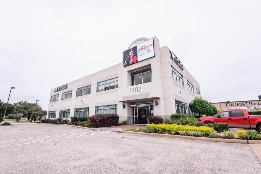 More Photos Of 7102 W Sam Houston Pky N, Houston Office For Lease