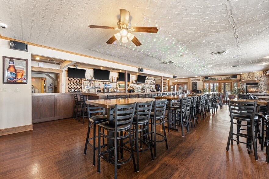More Photos Of N67W33525 County Road K, Oconomowoc General Retail For Sale