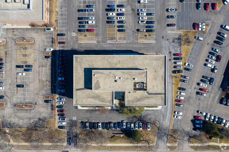 More Photos Of 707 Skokie Blvd, Northbrook Unknown For Lease