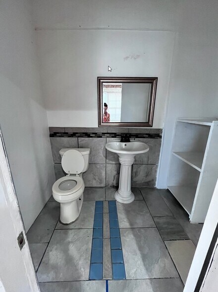 More Photos Of 2500-2514 Cesar E Chavez, Los Angeles Storefront For Sale