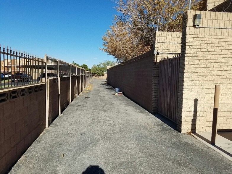 More Photos Of 5040 Edna Ave, Las Vegas Office For Lease