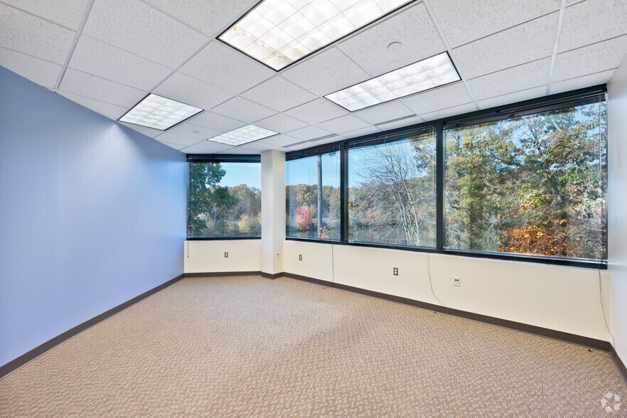 More Photos Of 2820 Waterford Lake Dr, Midlothian Office For Lease
