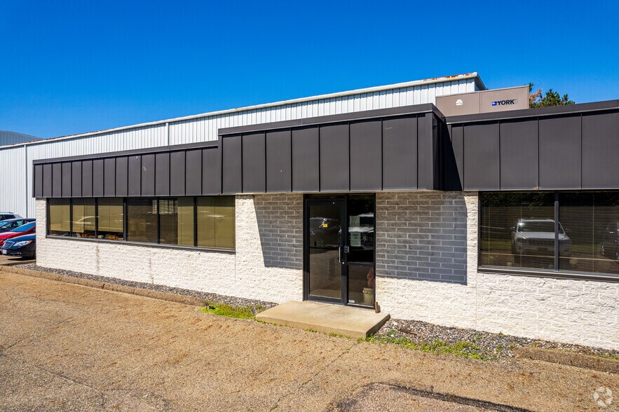 More Photos Of 2300 E Aurora Rd, Twinsburg Warehouse For Lease