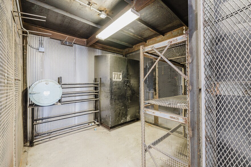 More Photos Of 824 Poplar St, Carlin Industrial For Sale