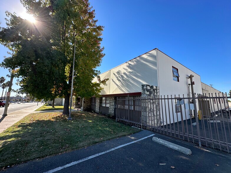 More Photos Of 1017 S Mountain Ave, Monrovia Manufacturing For Lease