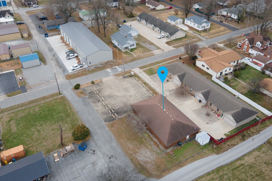 More Photos Of 808 W Prairie St, Marion Office For Sale