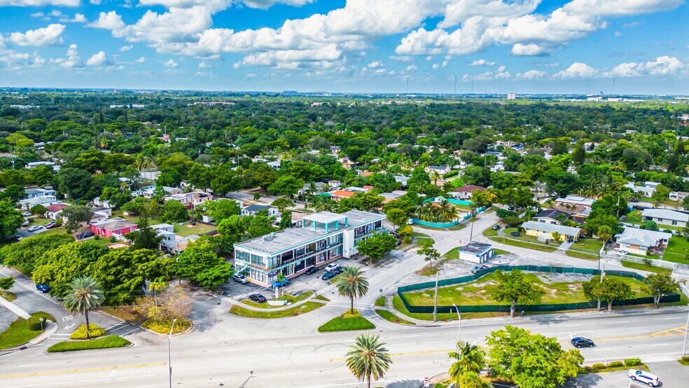 More Photos Of 13700-13798 NE 11th Ave, Miami Freestanding For Sale