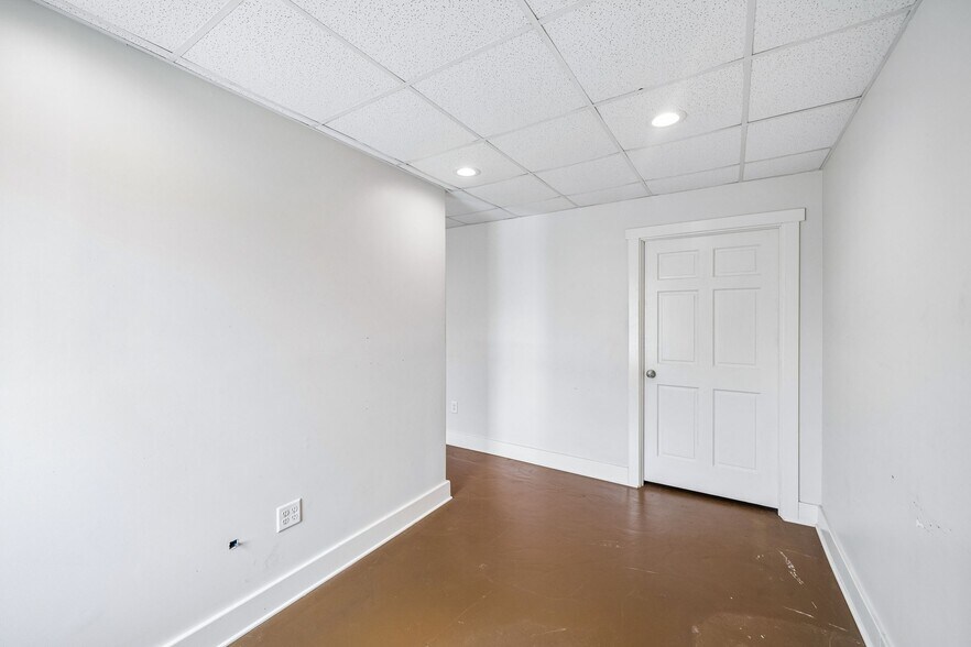 More Photos Of 1719 Signal Point Rd, Charleston Self Storage For Sale