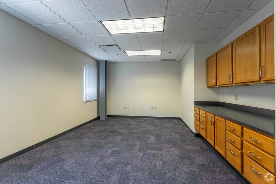 More Photos Of 4824 Liberty Ave, Bloomfield Medical For Lease