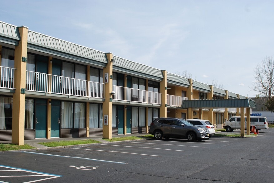Primary Photo Of 6802 Commonwealth Ave, Jacksonville Hotel For Sale