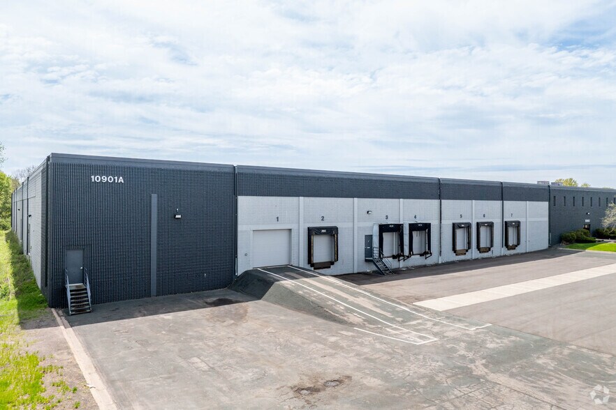 More Photos Of 10901 Hampshire Ave S, Bloomington Warehouse For Lease