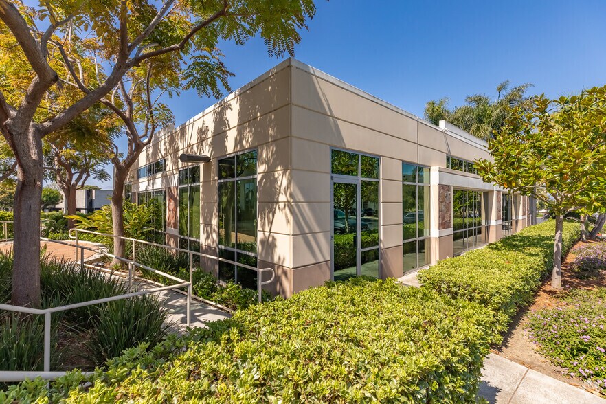 More Photos Of 2230 Faraday Ave, Carlsbad Office For Sale