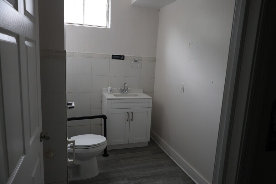 More Photos Of 4634 NW 27th Ave, Miami Freestanding For Lease