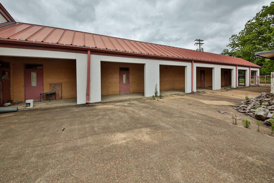 More Photos Of 805 Cleburne, West Helena Self Storage For Sale