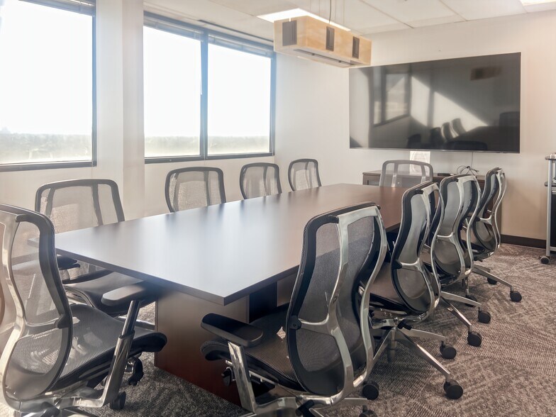 More Photos Of 11111 Katy Fwy, Houston Coworking Space