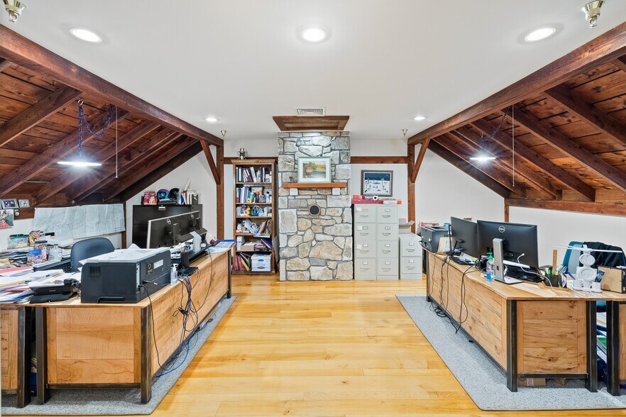More Photos Of 114 Cemetery Ave, Manchester Center Office For Sale
