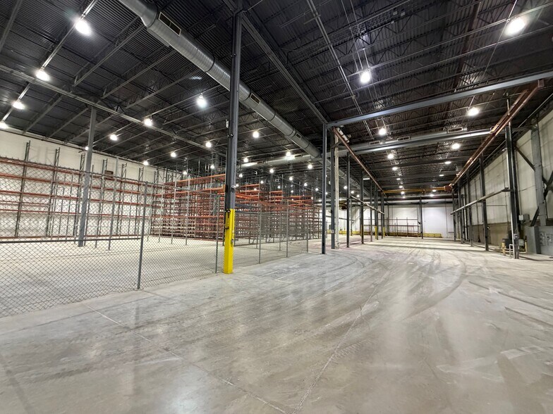 More Photos Of 2377 Commerce Center Blvd, Fairborn Warehouse For Lease