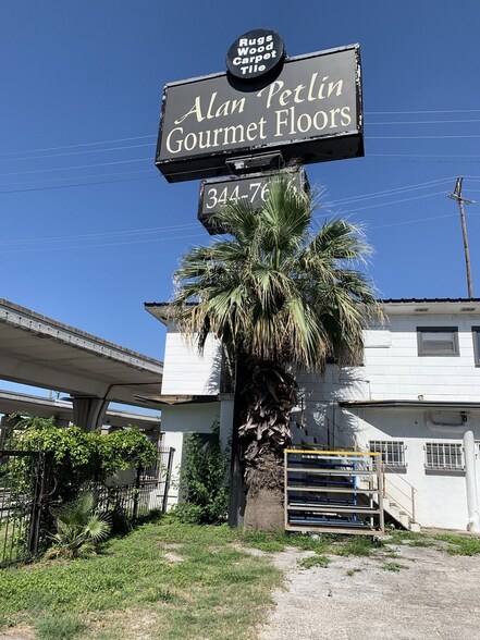 More Photos Of 1414 N Brazos St, San Antonio Warehouse For Sale