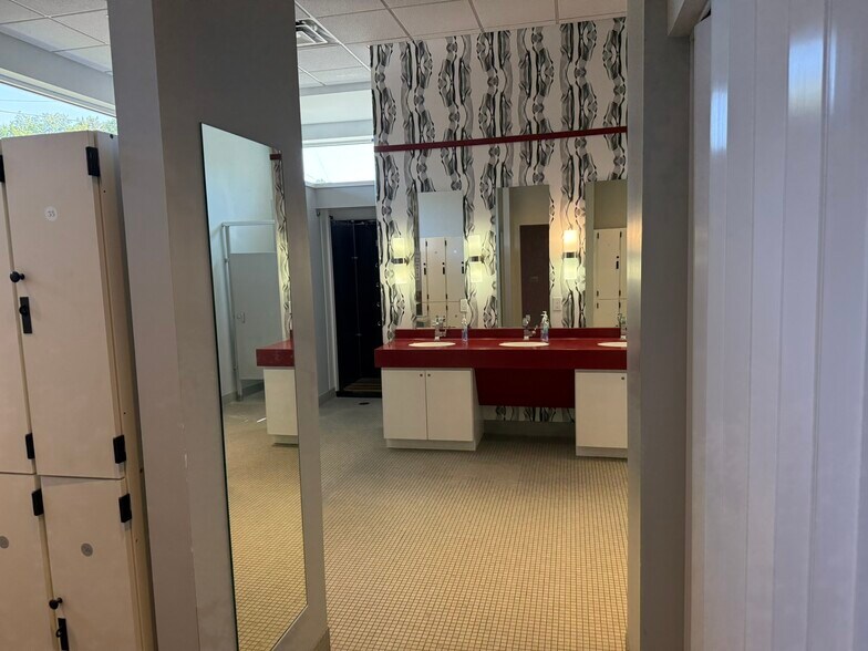 More Photos Of 68120 Tinmar Dr, Saint Clairsville Health Club For Lease