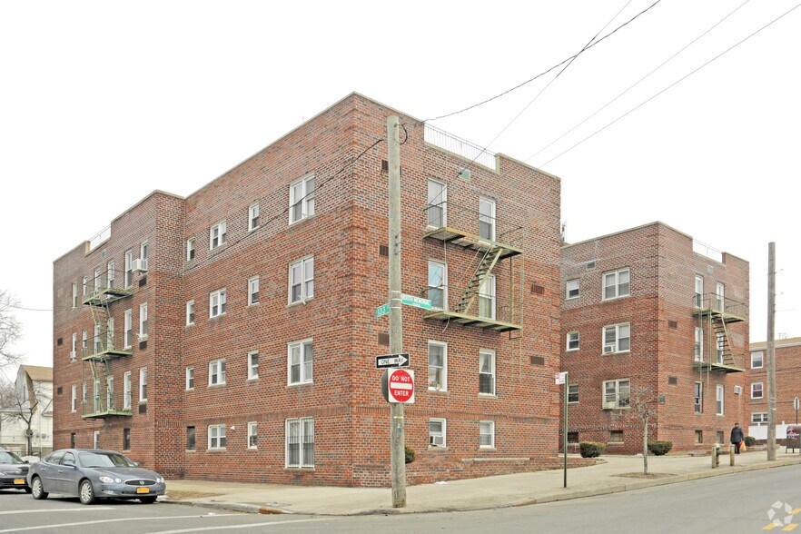 More Photos Of 13301 Booth Memorial Ave, Flushing Apartments For Sale