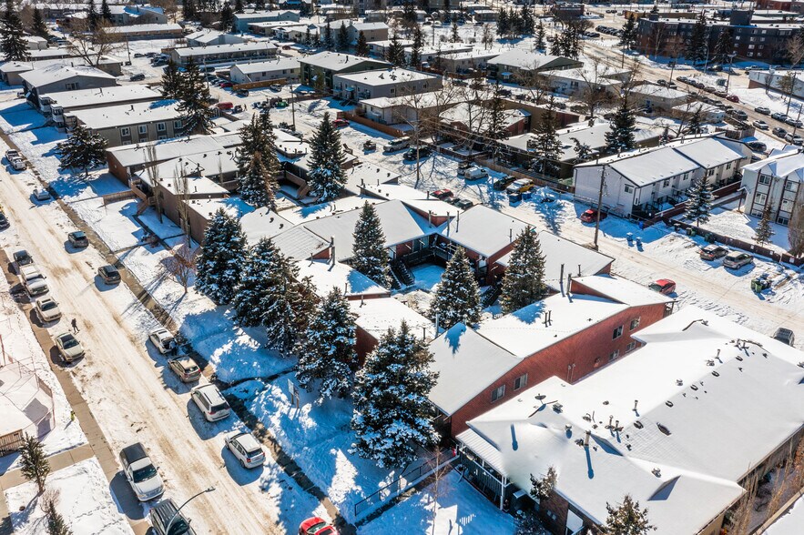 More Photos Of 4607 73 St NW, Calgary Apartments For Sale