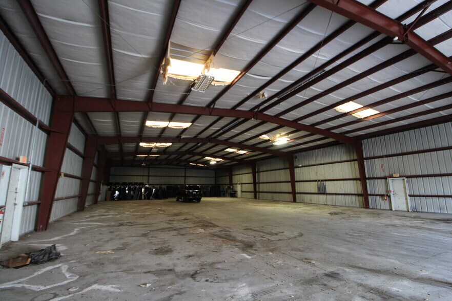 More Photos Of 6441 19th St E, Sarasota Warehouse For Lease