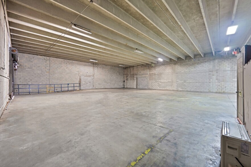 More Photos Of 5220 NW 72nd Ave, Miami Warehouse For Sale