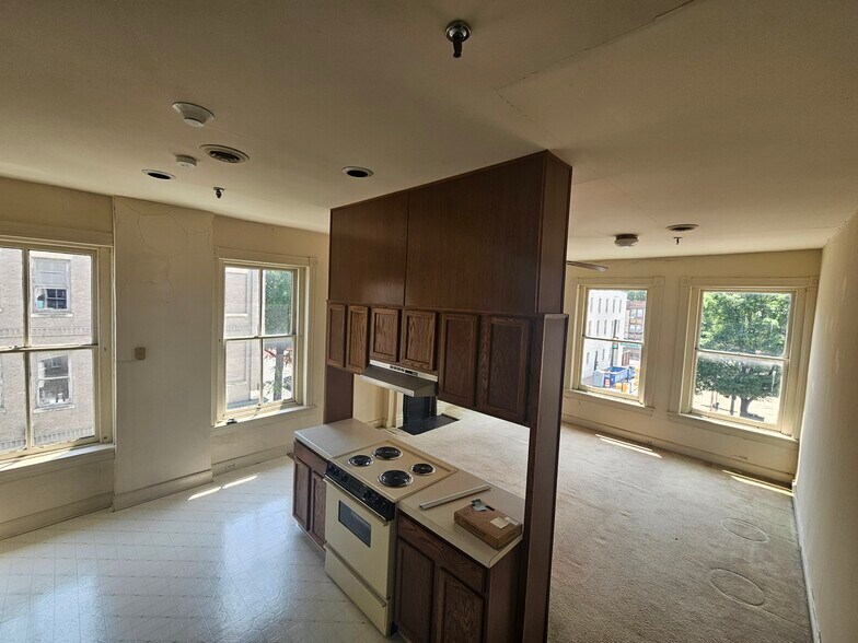 More Photos Of 400 W Broad St, Richmond Storefront Retail Residential For Sale