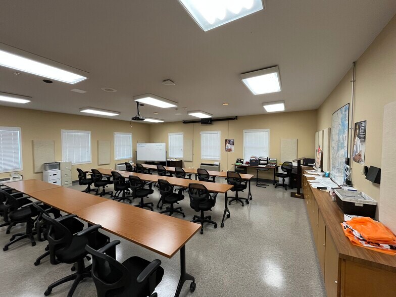 More Photos Of 2400 NW 24th St, Fort Worth Office For Sale