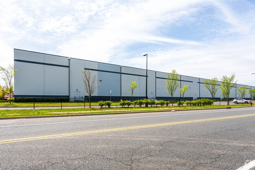 More Photos Of 1600 Livingston Ave, North Brunswick Distribution For Lease