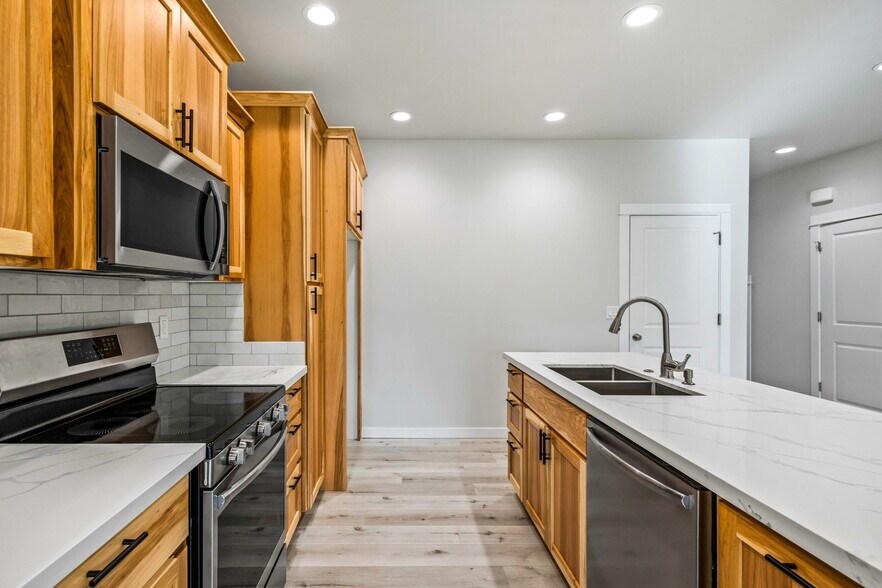 More Photos Of 3619 Green River Rd, Sweet Home Multifamily For Sale