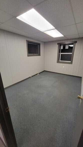 More Photos Of 408 4th St, Centuria Storefront For Lease