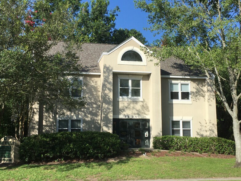 More Photos Of 2225 Ashley Crossing Dr, Charleston Office Residential For Lease