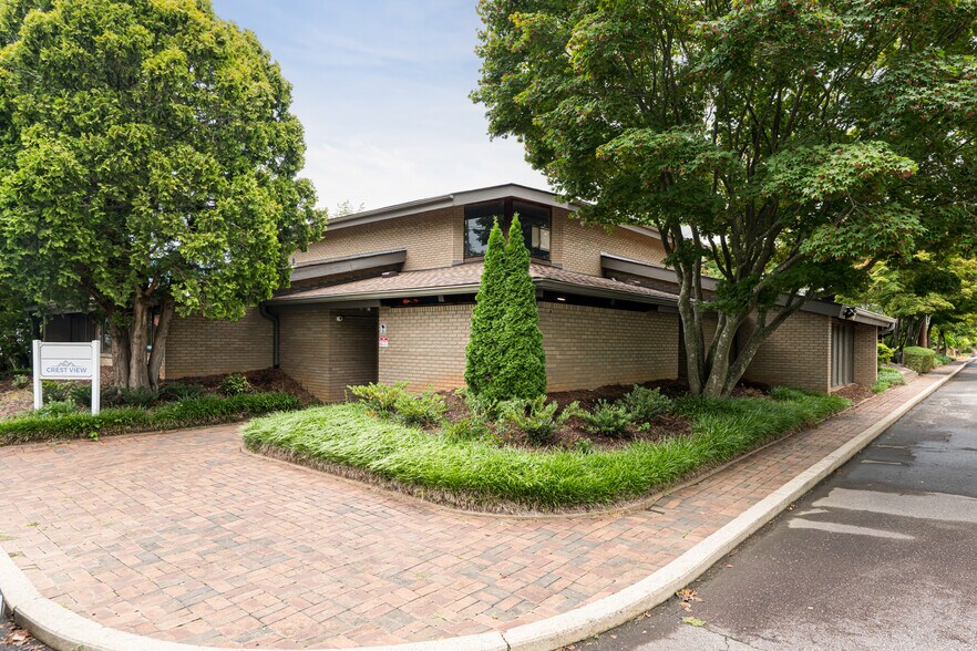 More Photos Of 90 Asheland Ave, Asheville Medical For Sale