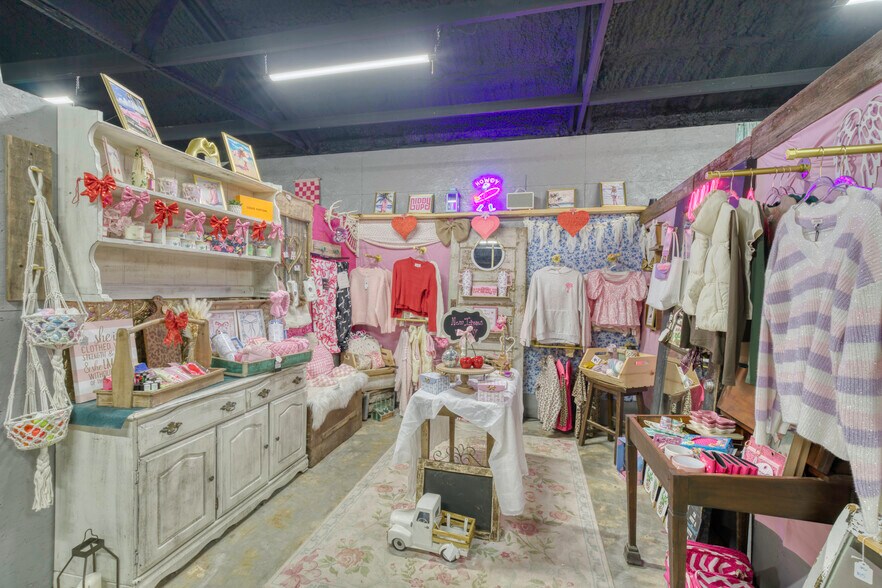 More Photos Of 710 S May St, Madisonville General Retail For Sale
