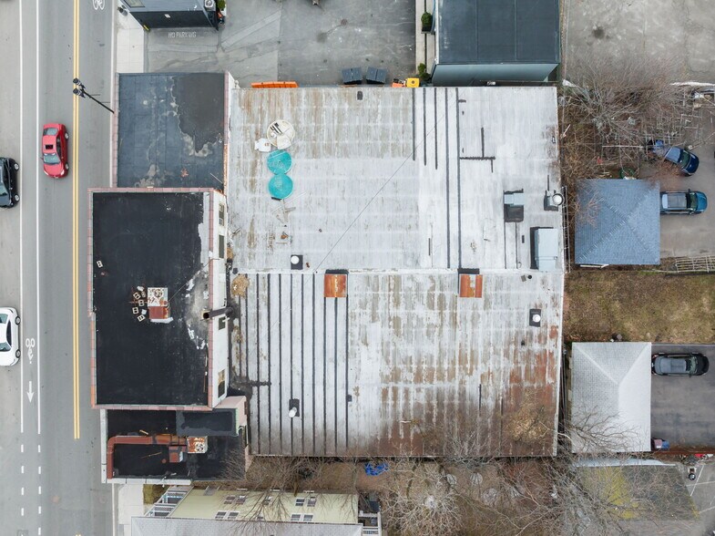 More Photos Of 77-79 Ferry St, Everett Showroom For Lease