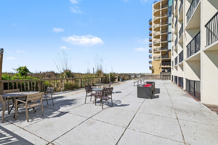 More Photos Of 1415 S Ocean Blvd, North Myrtle Beach Hotel For Sale