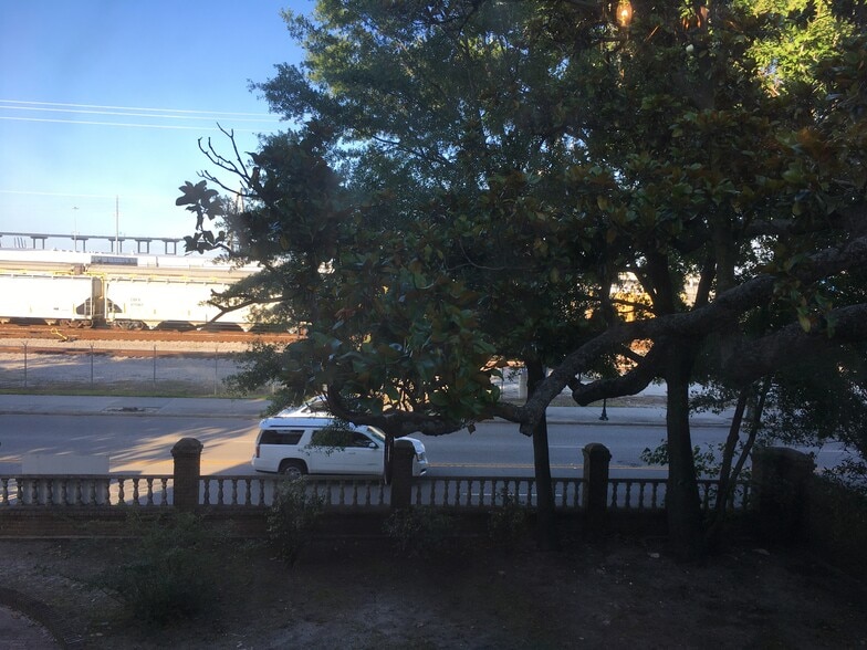 More Photos Of 635 E Bay St, Charleston Office Residential For Lease