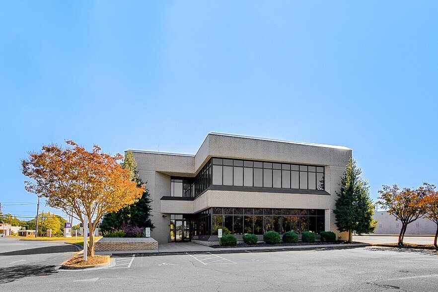 More Photos Of 261 N Fayetteville St, Asheboro Bank For Sale