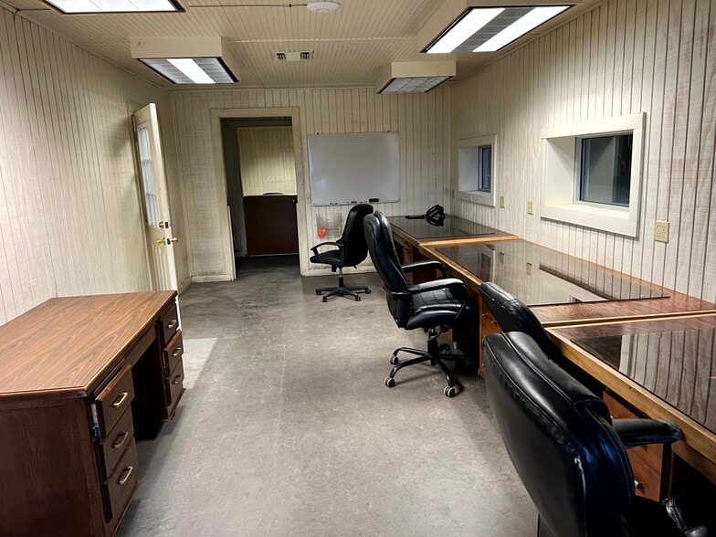 More Photos Of 744 FM 609, La Grange Service For Lease