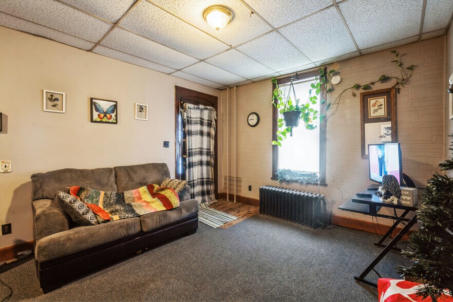 More Photos Of 557 6th Ave S, Clinton Apartments For Sale