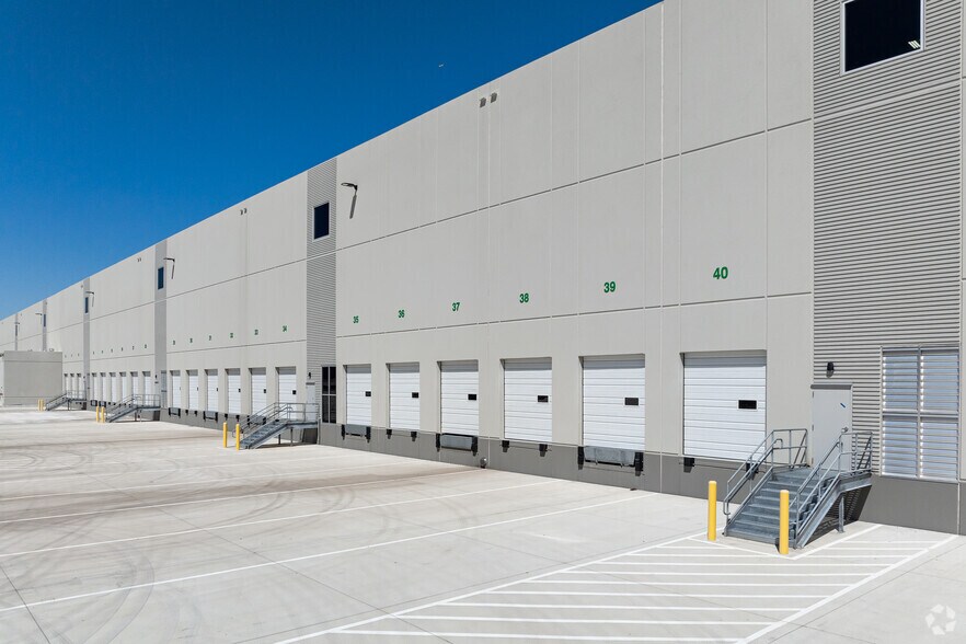 More Photos Of 3584 Mountain Creek Pky, Dallas Distribution For Lease