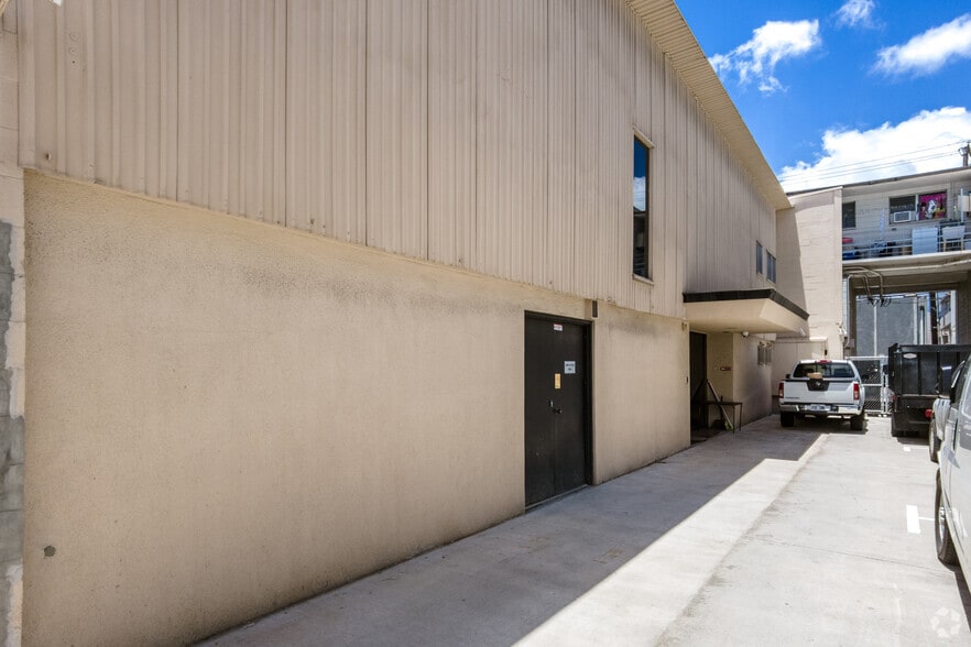 More Photos Of 1724 Hart St, Honolulu Warehouse For Lease