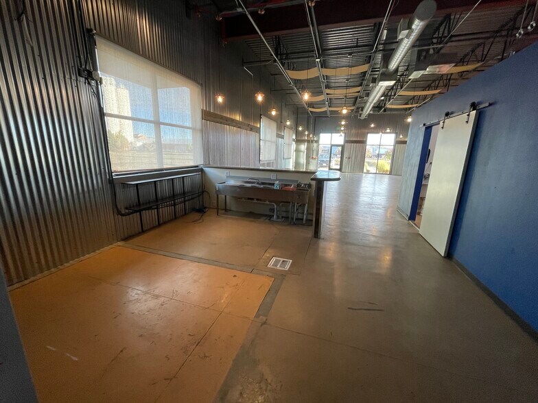 More Photos Of 943-965 E 11th St, Loveland Warehouse For Lease