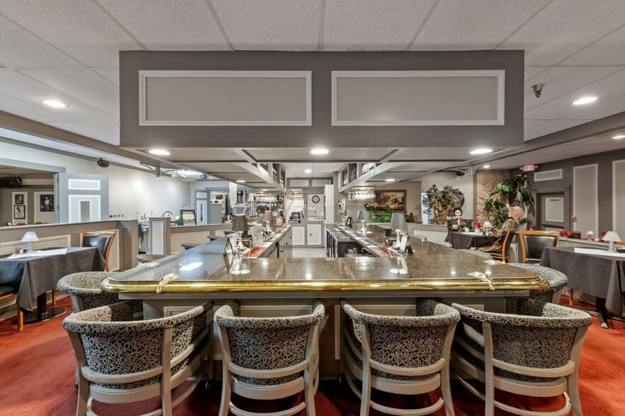 More Photos Of 4725 Vincennes Blvd, Cape Coral Restaurant For Sale